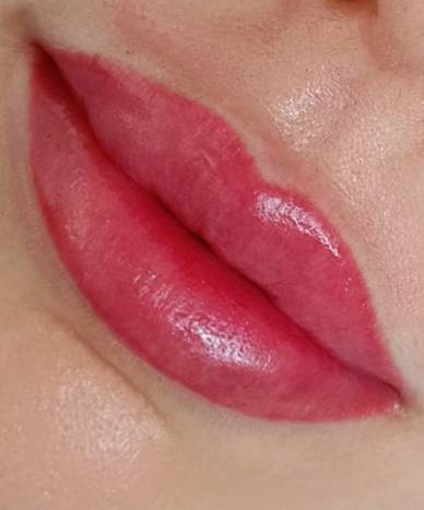 Micropigmentare buze profesională - Contur și volum perfect