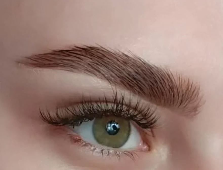 Sprâncene după stilizare și vopsire profesională